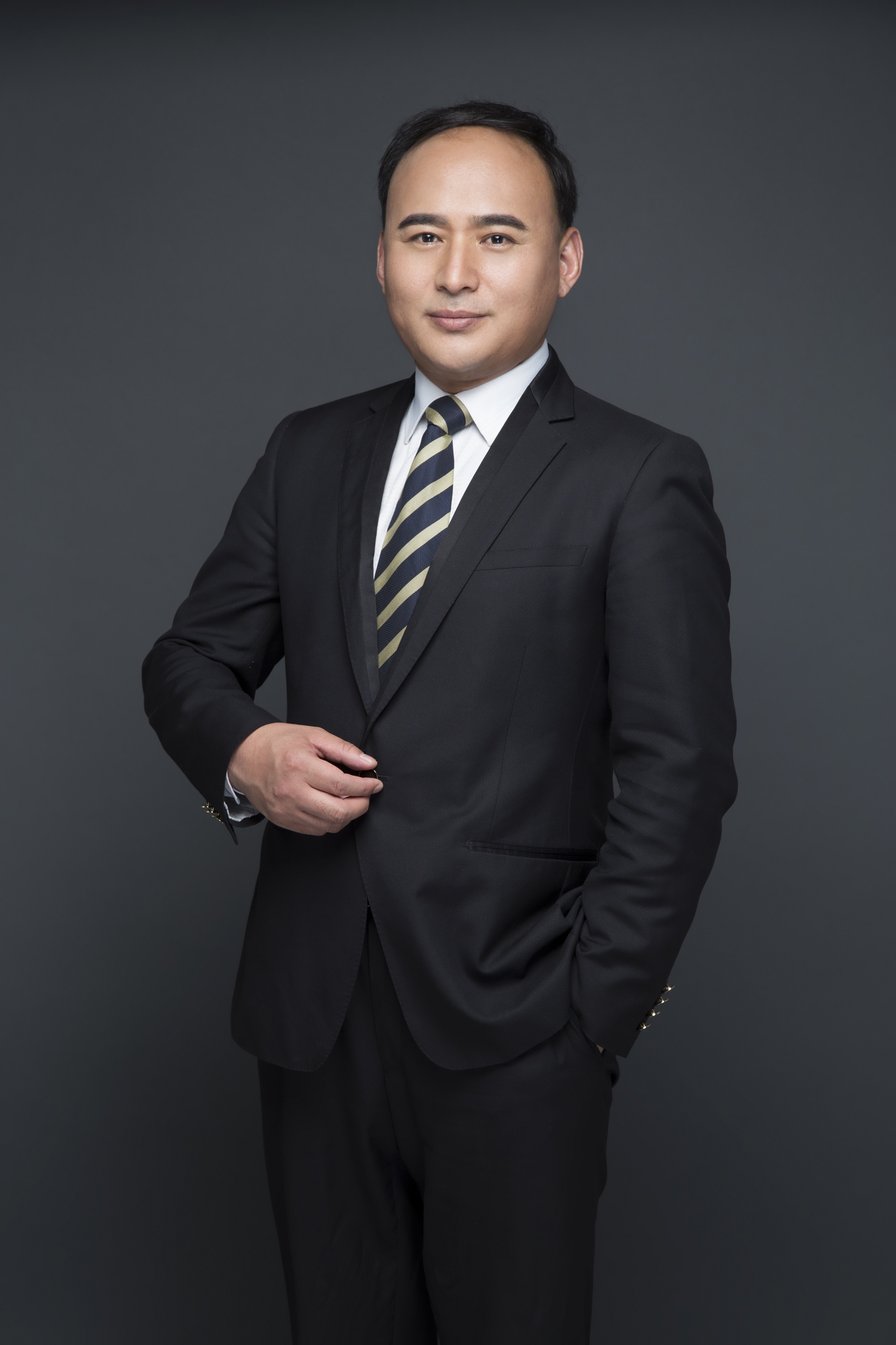 何夏庄 艺术总监 & 首席设计师